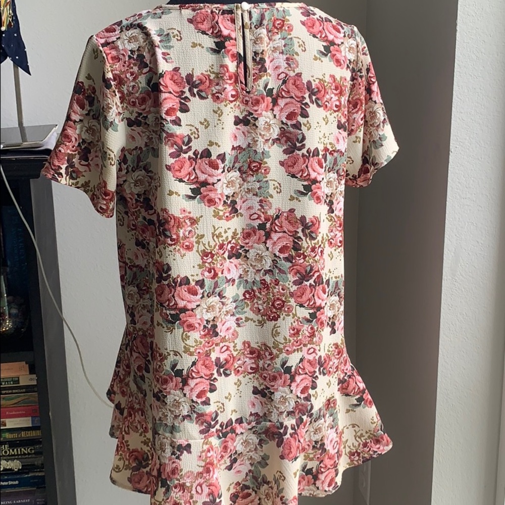 Floral Blouse - Ruffled - Picture 2 of 3